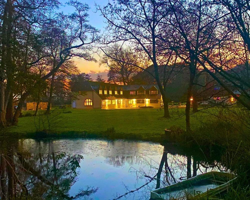 Priory Coach House - Church Norton Селси Екстериор снимка